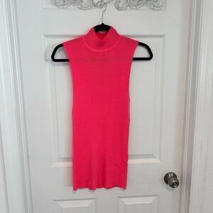 Padronagem Sleeveless Ribbed Turtleneck in Vibrant Pink. Size M